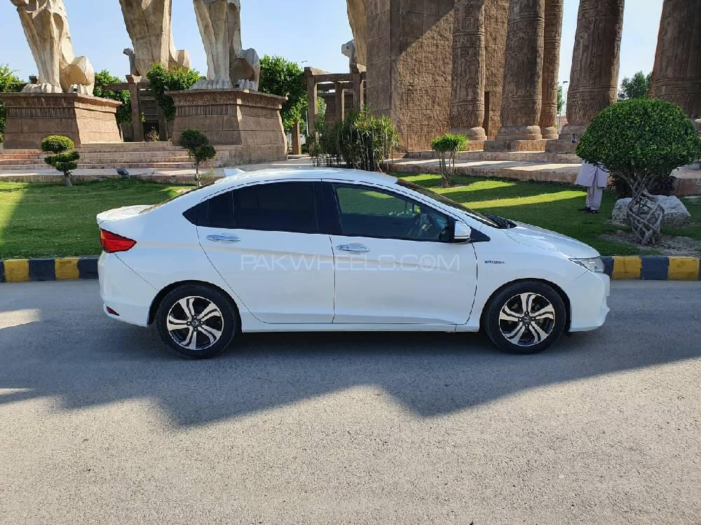 Honda Grace Hybrid 2014 for Sale in Gujranwala Image-1