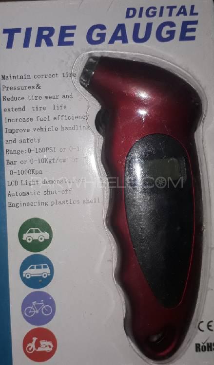 digital tyre gauge Image-1
