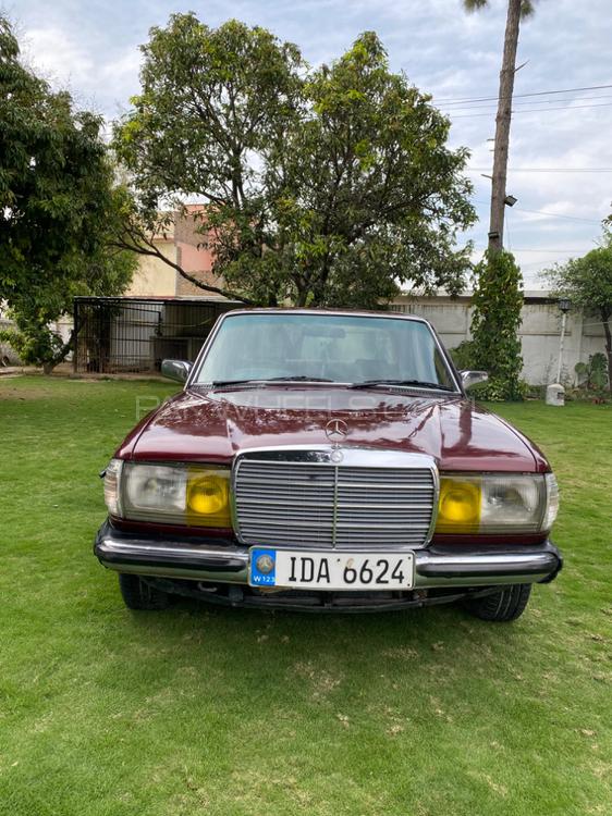 Mercedes Benz 200 D 1980 for Sale in Haripur Image-1