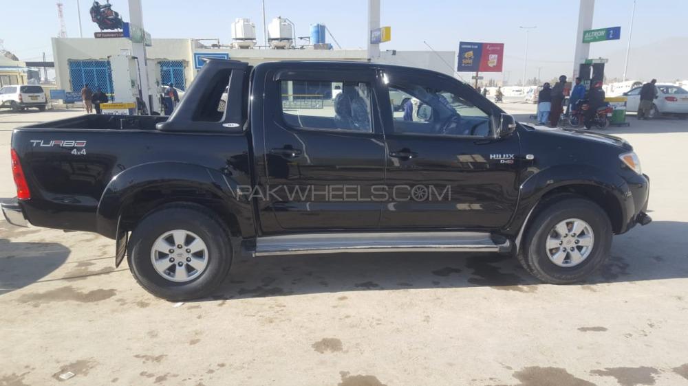 Toyota Hilux 2011 for Sale in Quetta Image-1