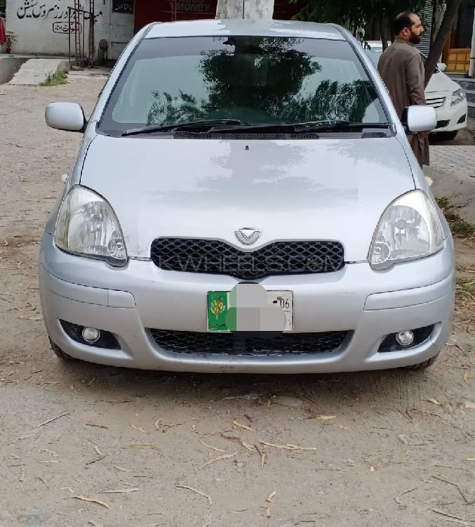 Toyota Vitz 2004 for Sale in Charsadda Image-1