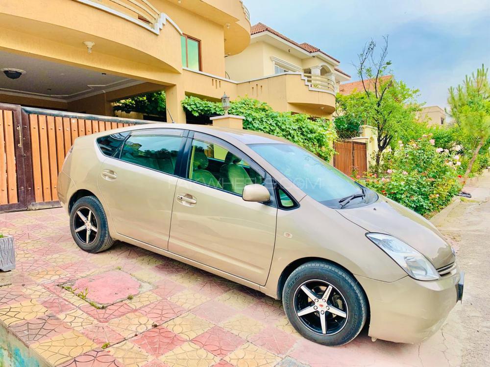 Toyota Prius 2004 for Sale in Islamabad Image-1