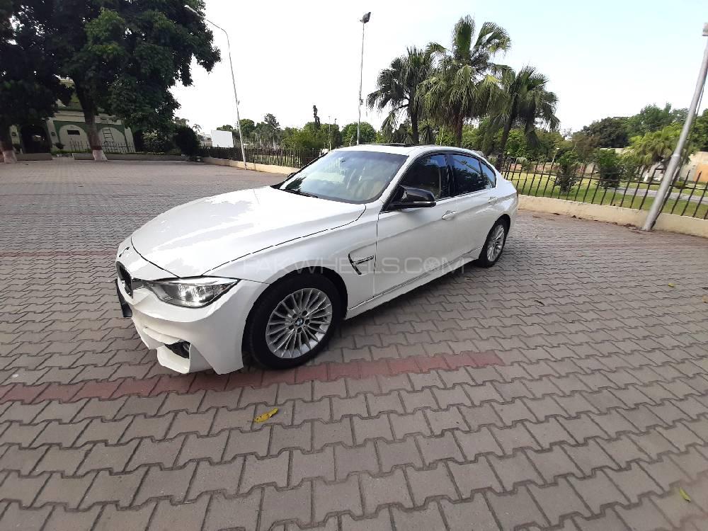 BMW 3 Series 2014 for Sale in Sialkot BMW 3 Series 2014 for Sale in Sialkot Image-12
