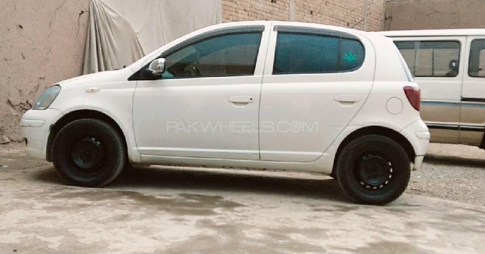 Toyota Vitz 2004 for Sale in Peshawar Image-1