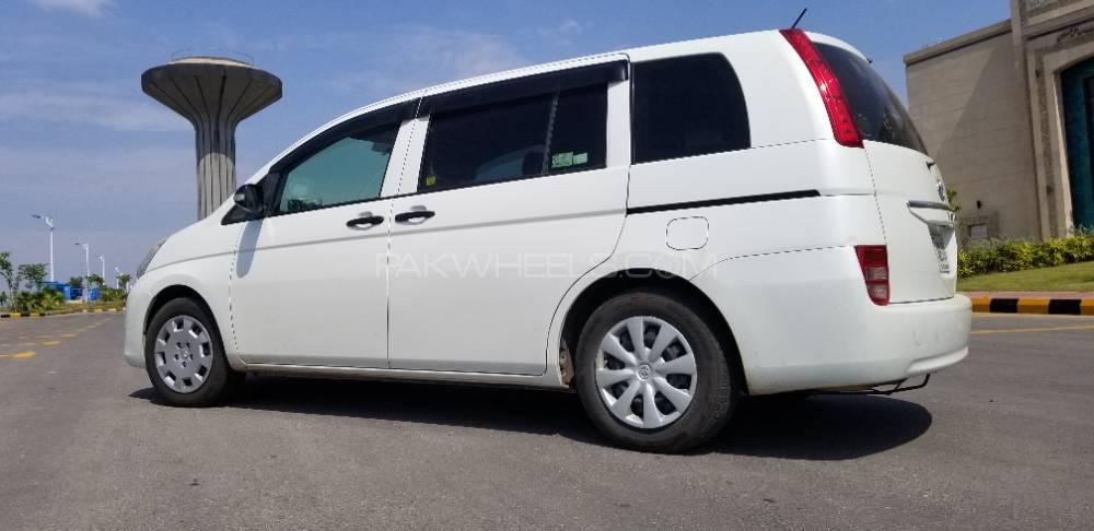 Toyota ISIS 2010 for Sale in Peshawar Image-1