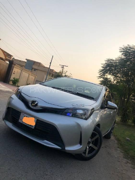 Toyota Vitz 2015 for Sale in Peshawar Image-1
