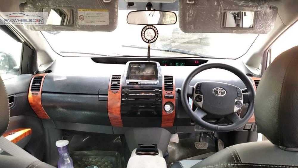 Toyota Prius 2011 for Sale in Karachi Toyota Prius 2011 for Sale in Karachi Image-9