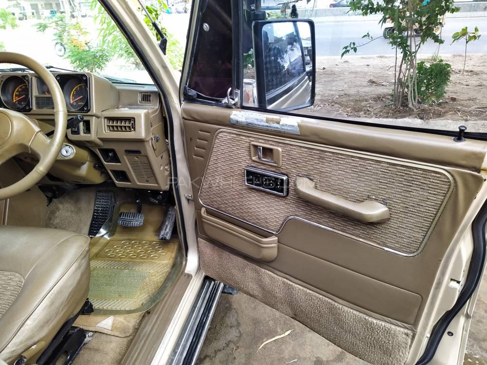 Mitsubishi Pajero 1990 for Sale in Karachi Mitsubishi Pajero 1990 for Sale in Karachi Image-8