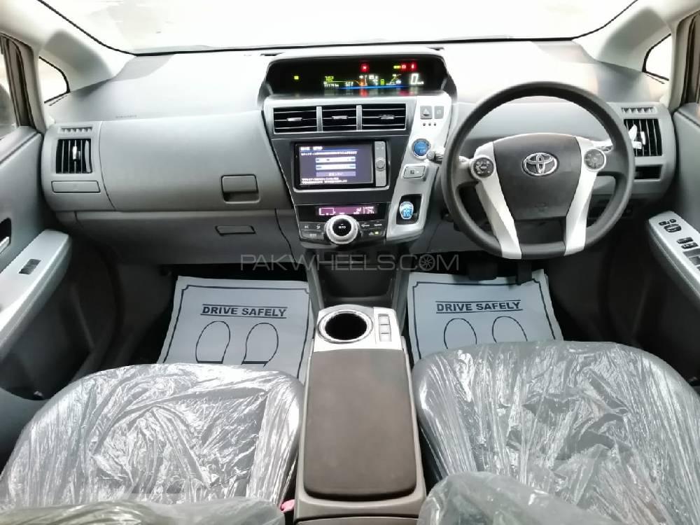 Toyota Prius Alpha 2011 for Sale in Karachi Toyota Prius Alpha 2011 for Sale in Karachi Image-15