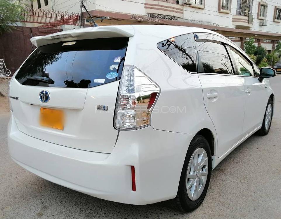 Toyota Prius Alpha 2011 for Sale in Karachi Toyota Prius Alpha 2011 for Sale in Karachi Image-3