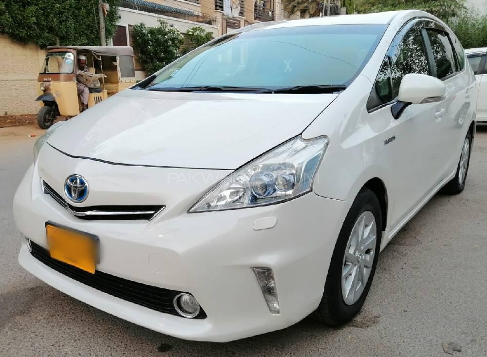 Toyota Prius Alpha 2011 for Sale in Karachi Toyota Prius Alpha 2011 for Sale in Karachi Image-10