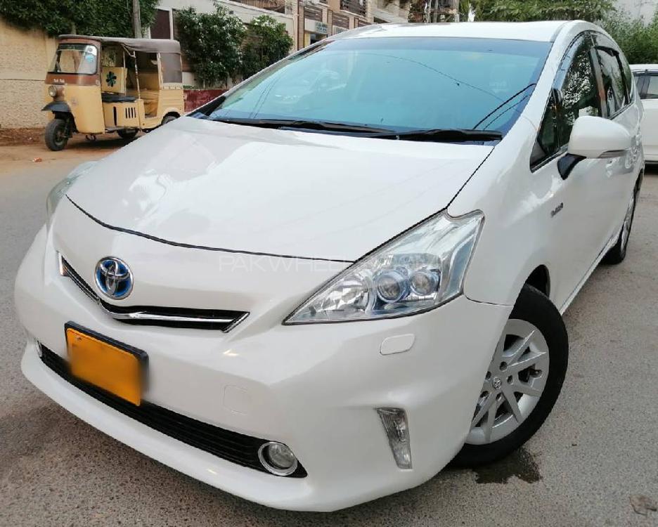 Toyota Prius Alpha 2011 for Sale in Karachi Toyota Prius Alpha 2011 for Sale in Karachi Image-6