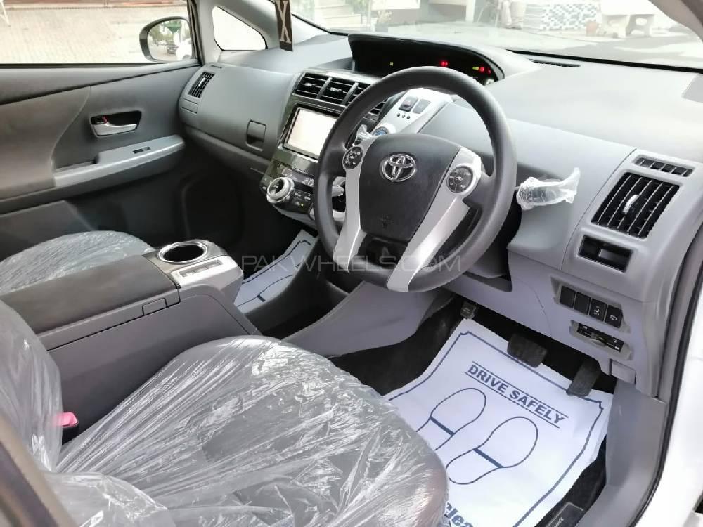 Toyota Prius Alpha 2011 for Sale in Karachi Toyota Prius Alpha 2011 for Sale in Karachi Image-12