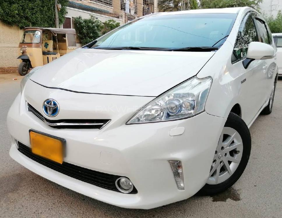 Toyota Prius Alpha 2011 for Sale in Karachi Toyota Prius Alpha 2011 for Sale in Karachi Image-2