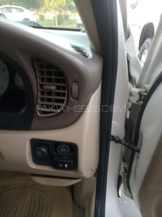 Nissan Sunny 2010 for Sale in Gujranwala Nissan Sunny 2010 for Sale in Gujranwala Image-10