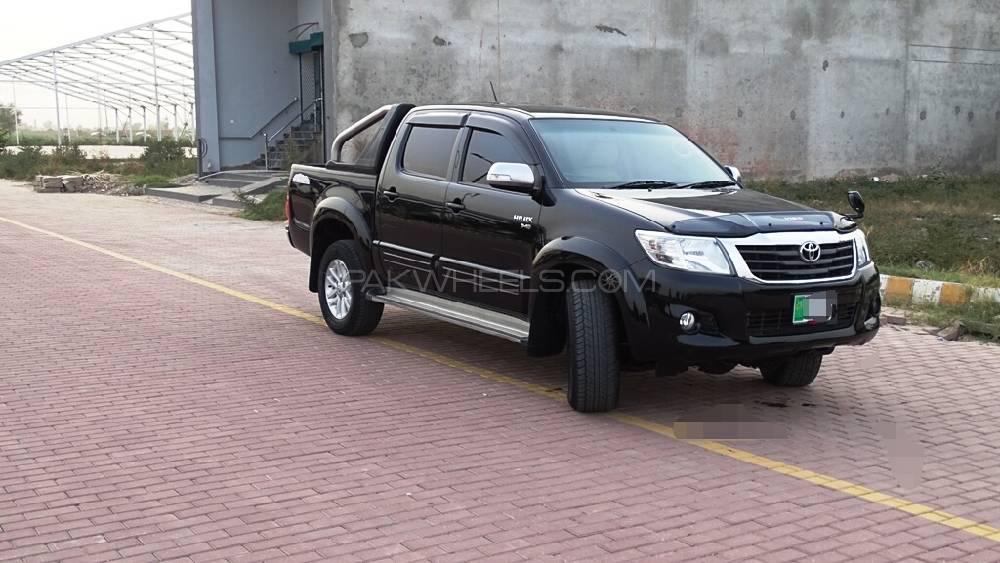 Toyota Hilux 2015 for Sale in Multan Toyota Hilux 2015 for Sale in Multan Image-11