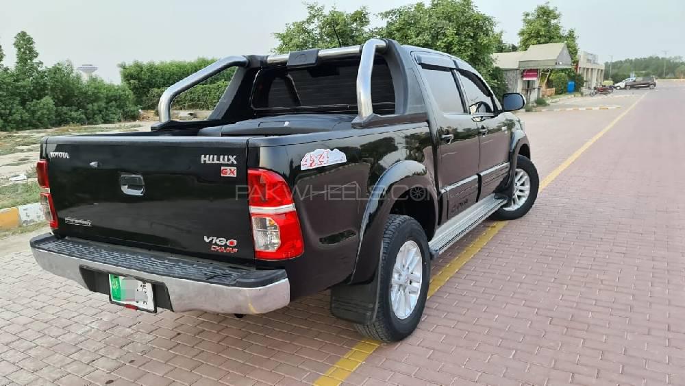 Toyota Hilux 2015 for Sale in Multan Toyota Hilux 2015 for Sale in Multan Image-4