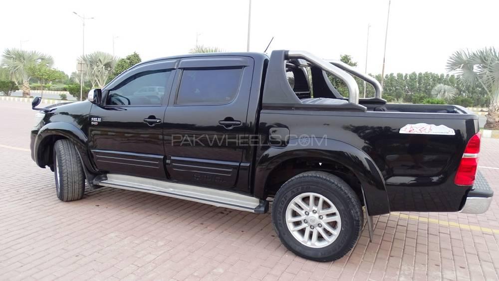 Toyota Hilux 2015 for Sale in Multan Toyota Hilux 2015 for Sale in Multan Image-19