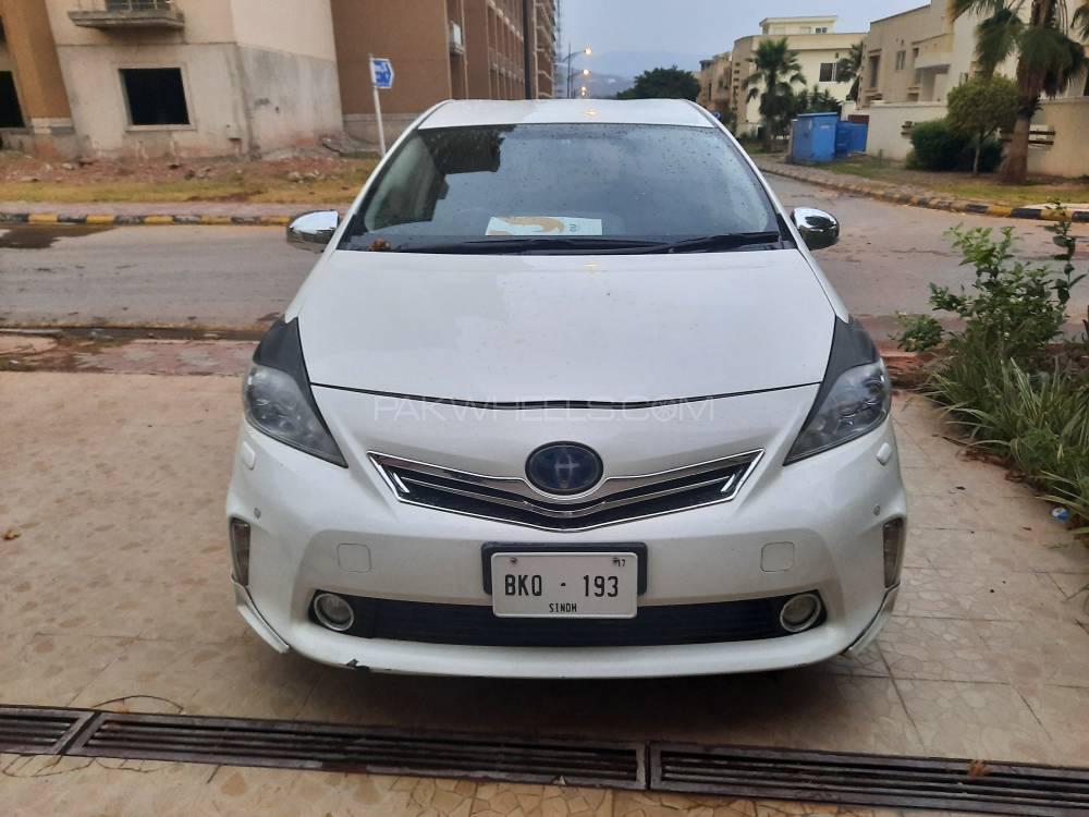 Toyota Prius Alpha 2013 for Sale in Chak Shahzad Image-1