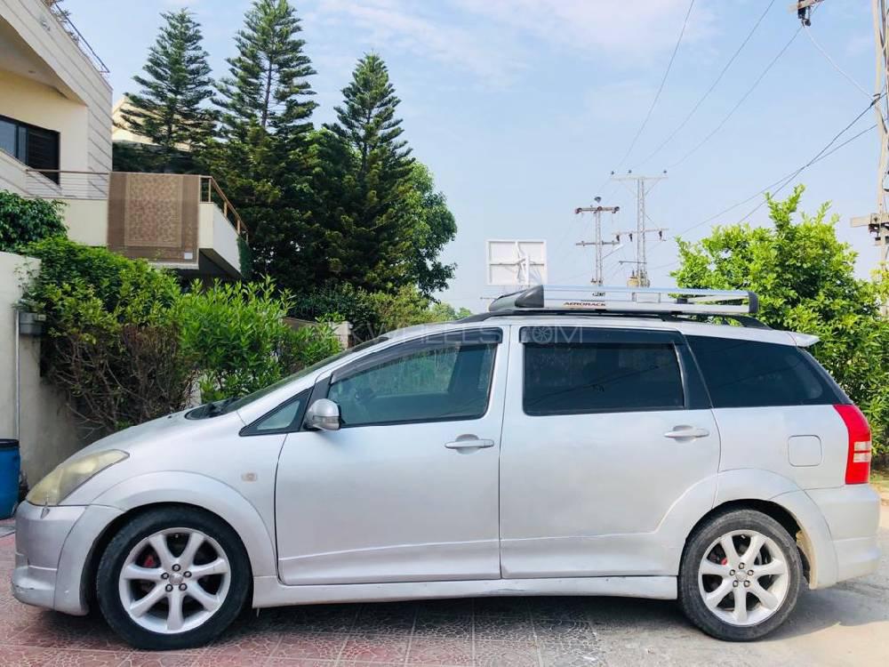 Toyota Wish 2004 for Sale in Islamabad Image-1