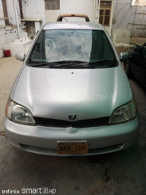 Toyota Platz 2000 for Sale in Karachi Image-1