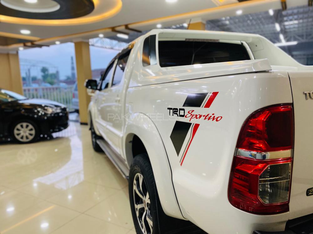 Toyota Hilux 2016 for Sale in Peshawar Toyota Hilux 2016 for Sale in Peshawar Image-15