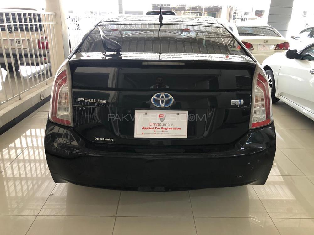 Toyota Prius 2013 for Sale in Peshawar Toyota Prius 2013 for Sale in Peshawar Image-4