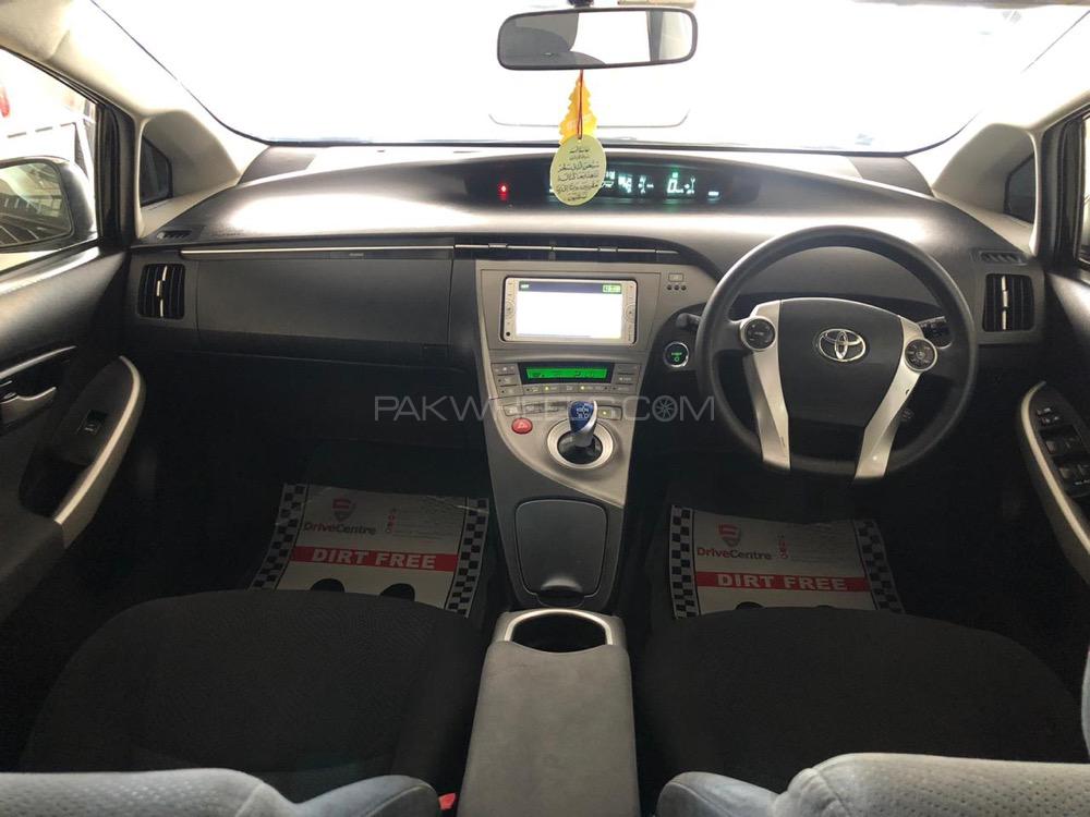 Toyota Prius 2013 for Sale in Peshawar Toyota Prius 2013 for Sale in Peshawar Image-8