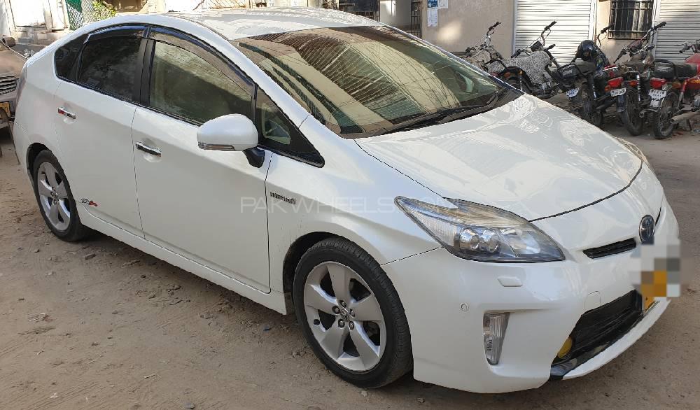 Toyota Prius 2013 for Sale in Karachi Toyota Prius 2013 for Sale in Karachi Image-4