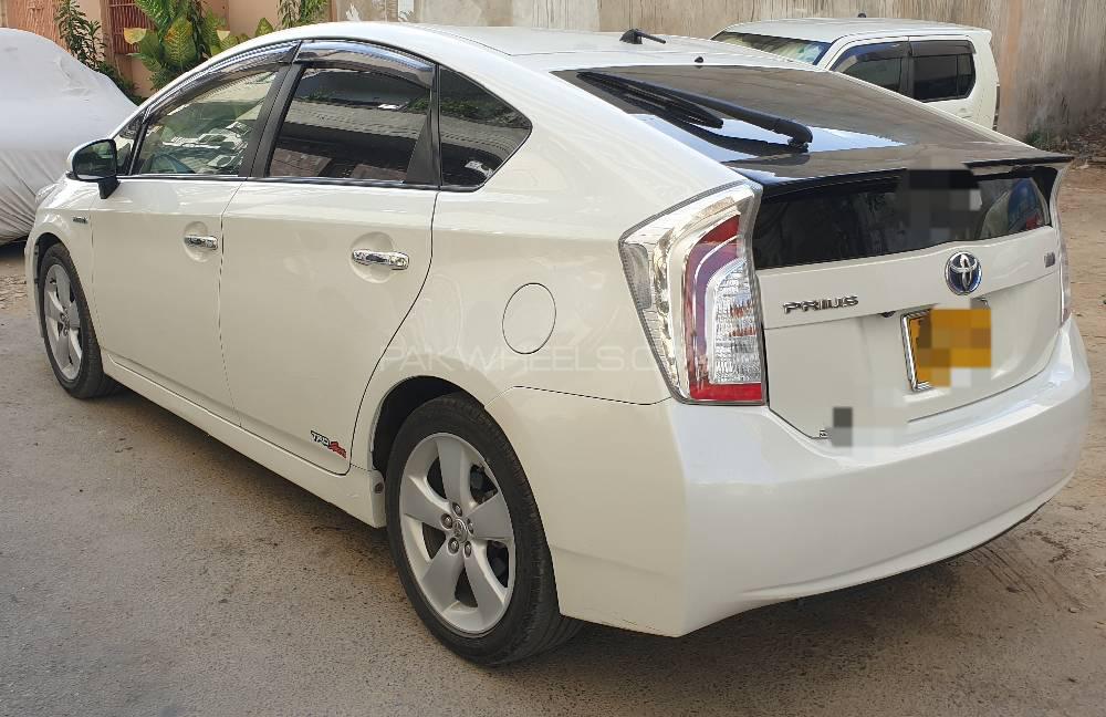Toyota Prius 2013 for Sale in Karachi Toyota Prius 2013 for Sale in Karachi Image-2