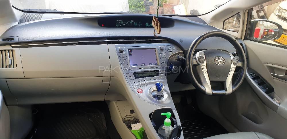 Toyota Prius 2013 for Sale in Karachi Toyota Prius 2013 for Sale in Karachi Image-6