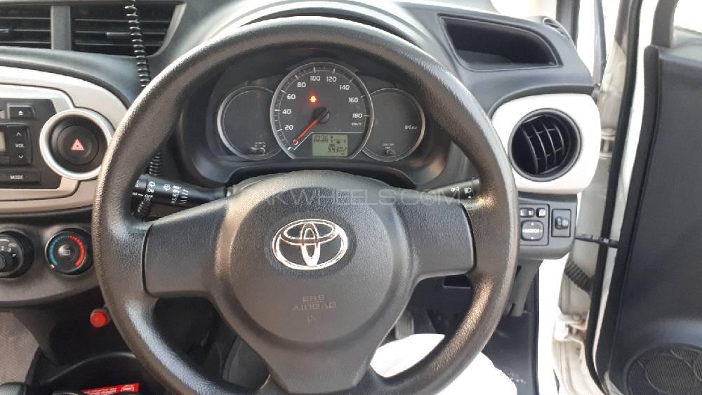 Toyota Vitz 2013 for Sale in Bannu Image-1