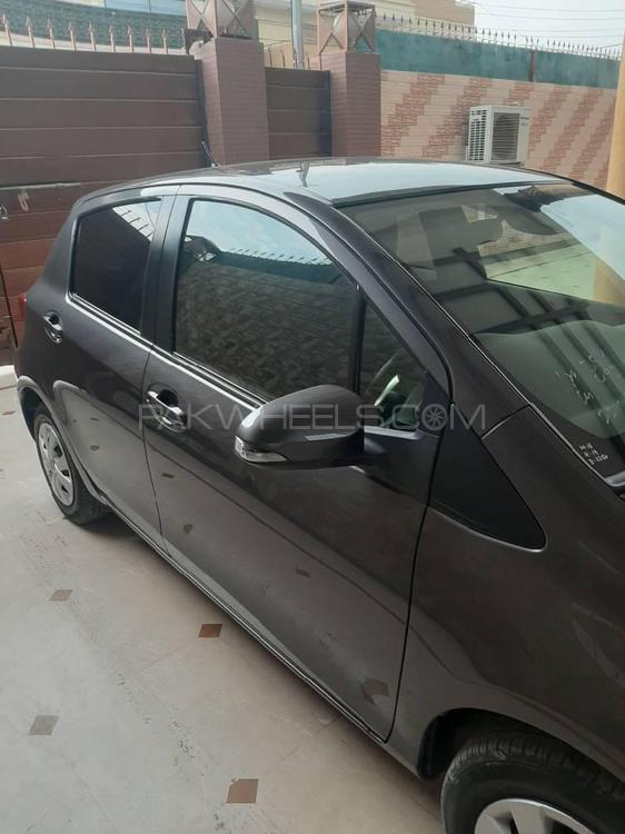 Toyota Vitz 2016 for Sale in Peshawar Image-1