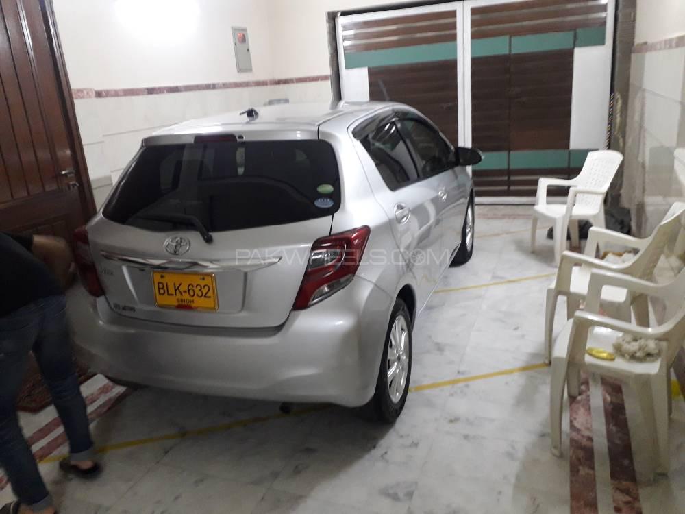 Toyota Vitz 2015 for Sale in Karachi Image-1
