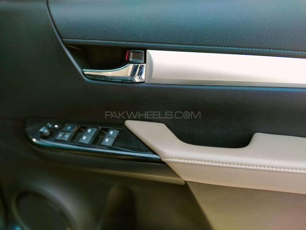 Toyota Hilux 2018 for Sale in Lahore Toyota Hilux 2018 for Sale in Lahore Image-6