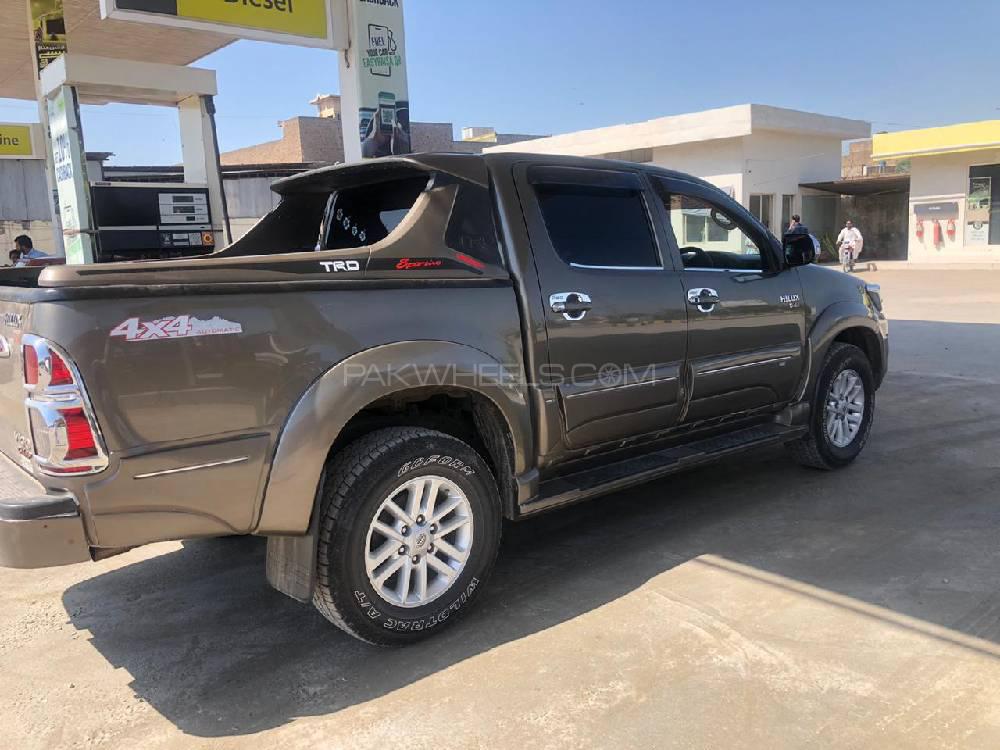 Toyota Hilux 2014 for Sale in Peshawar Toyota Hilux 2014 for Sale in Peshawar Image-5