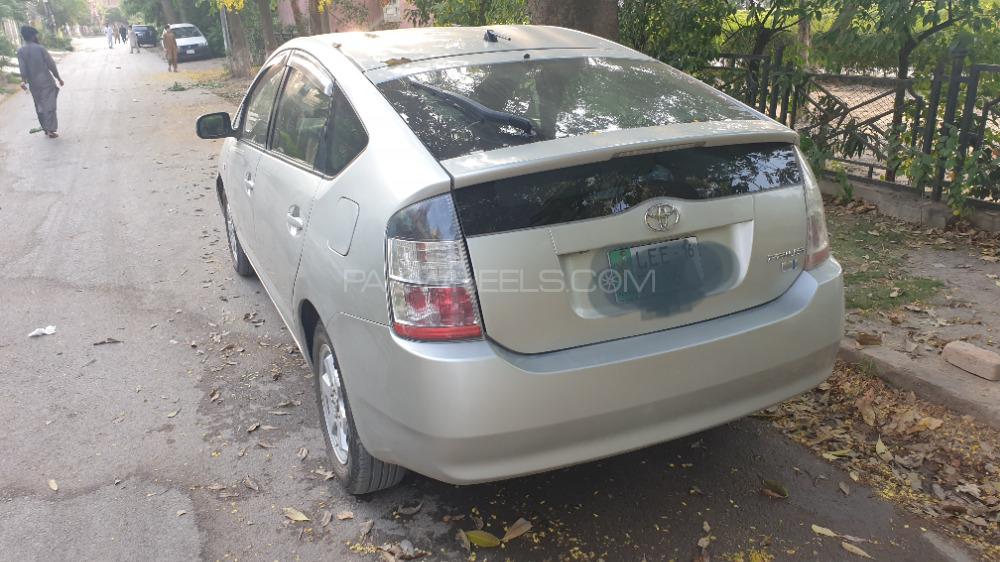Toyota Prius 2004 for Sale in Peshawar Image-1