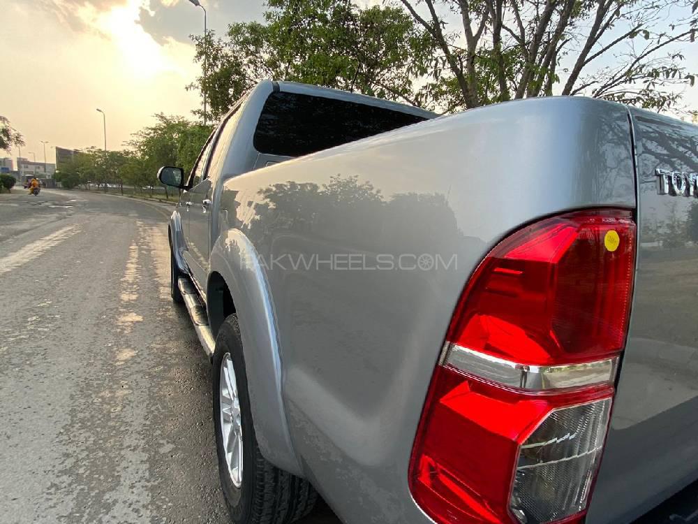 Toyota Hilux 2015 for Sale in Lahore Toyota Hilux 2015 for Sale in Lahore Image-13