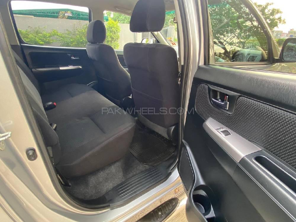 Toyota Hilux 2015 for Sale in Lahore Toyota Hilux 2015 for Sale in Lahore Image-12