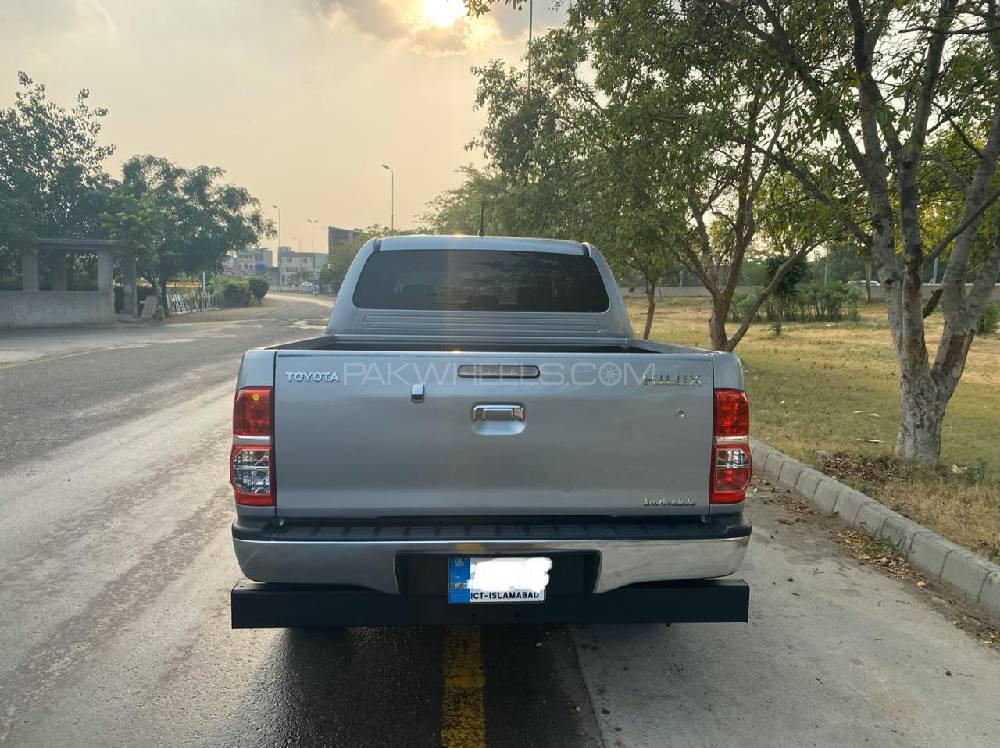 Toyota Hilux 2015 for Sale in Lahore Toyota Hilux 2015 for Sale in Lahore Image-16