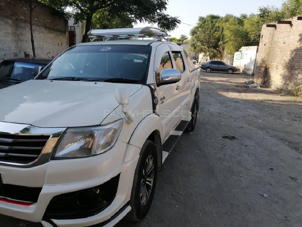 Toyota Hilux 2012 for Sale in Mardan Image-1