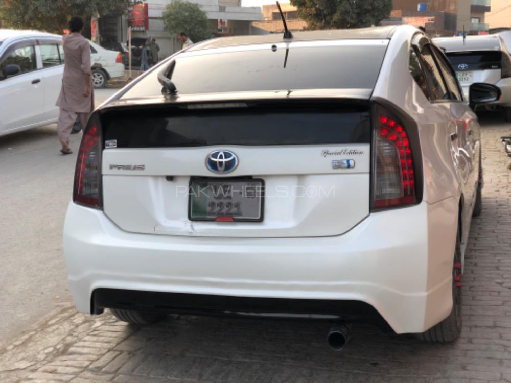 Toyota Prius - 2011  Toyota Prius - 2011  Image-3