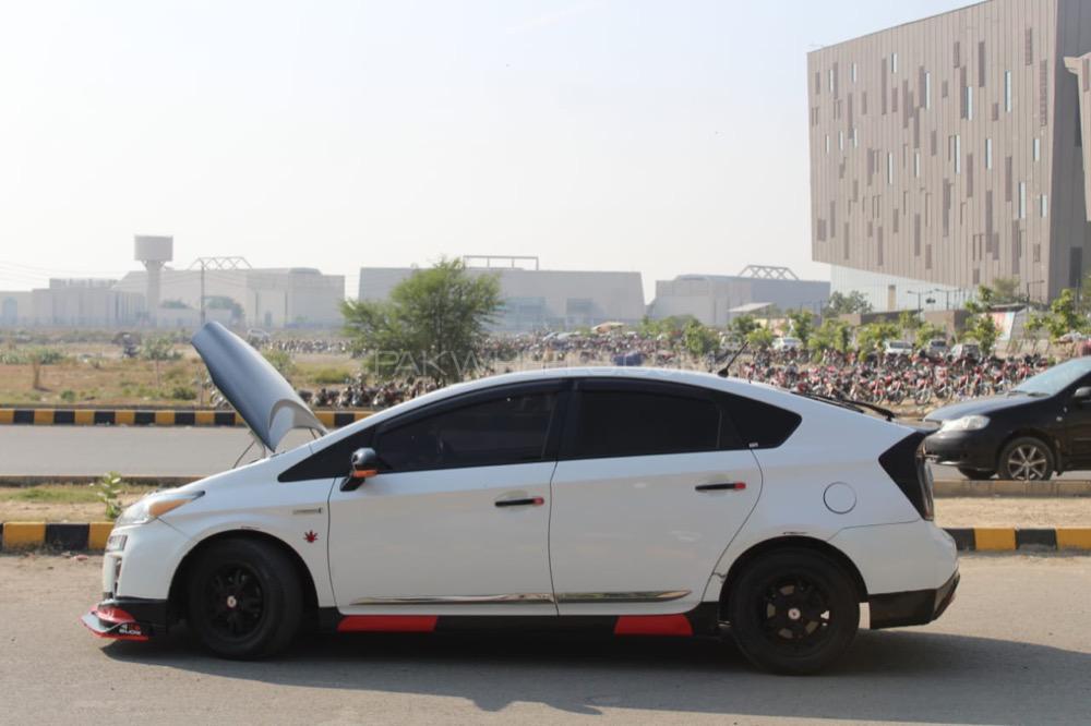Toyota Prius - 2011  Toyota Prius - 2011  Image-5