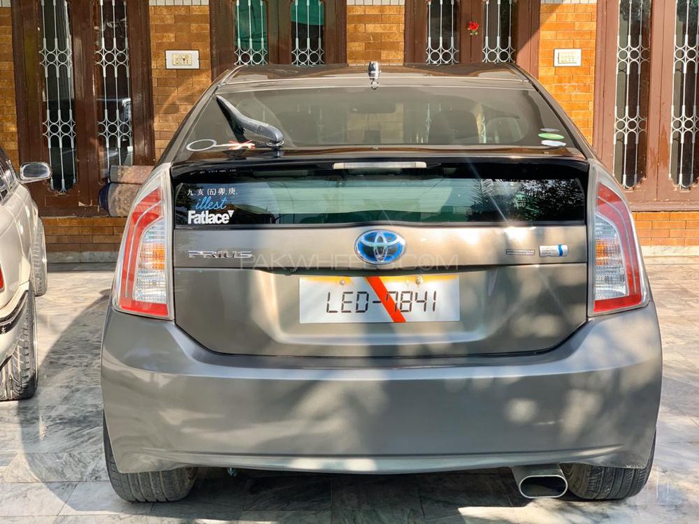 Toyota Prius 2013 for Sale in Peshawar Toyota Prius 2013 for Sale in Peshawar Image-3