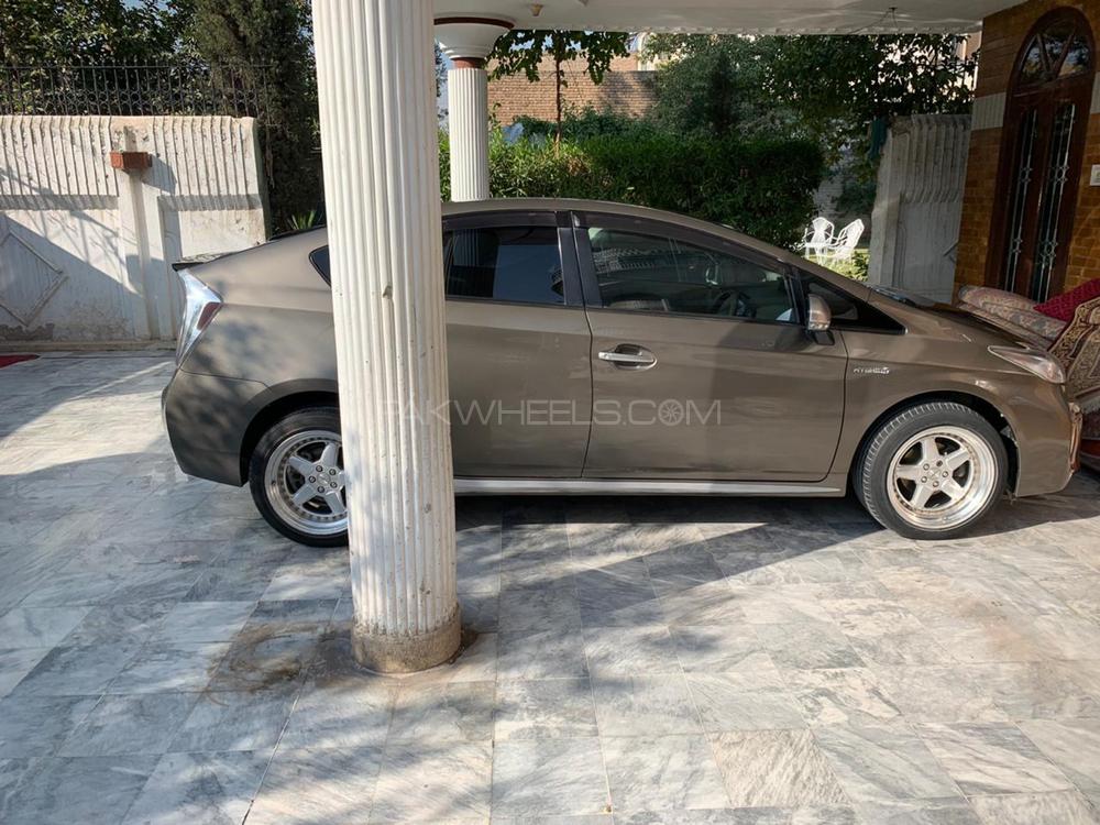 Toyota Prius 2013 for Sale in Peshawar Toyota Prius 2013 for Sale in Peshawar Image-5