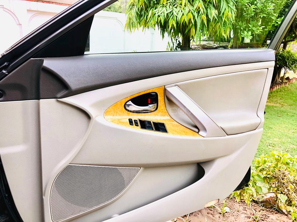 Toyota Camry 2006 for Sale in Lahore Toyota Camry 2006 for Sale in Lahore Image-9