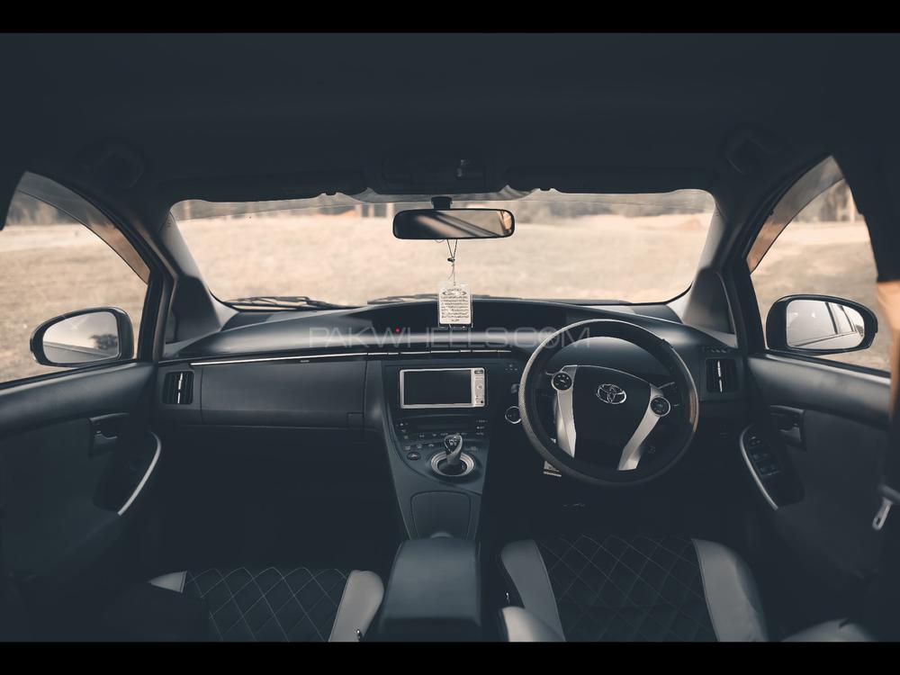 Toyota Prius 2014 for Sale in Rahim Yar Khan Toyota Prius 2014 for Sale in Rahim Yar Khan Image-17