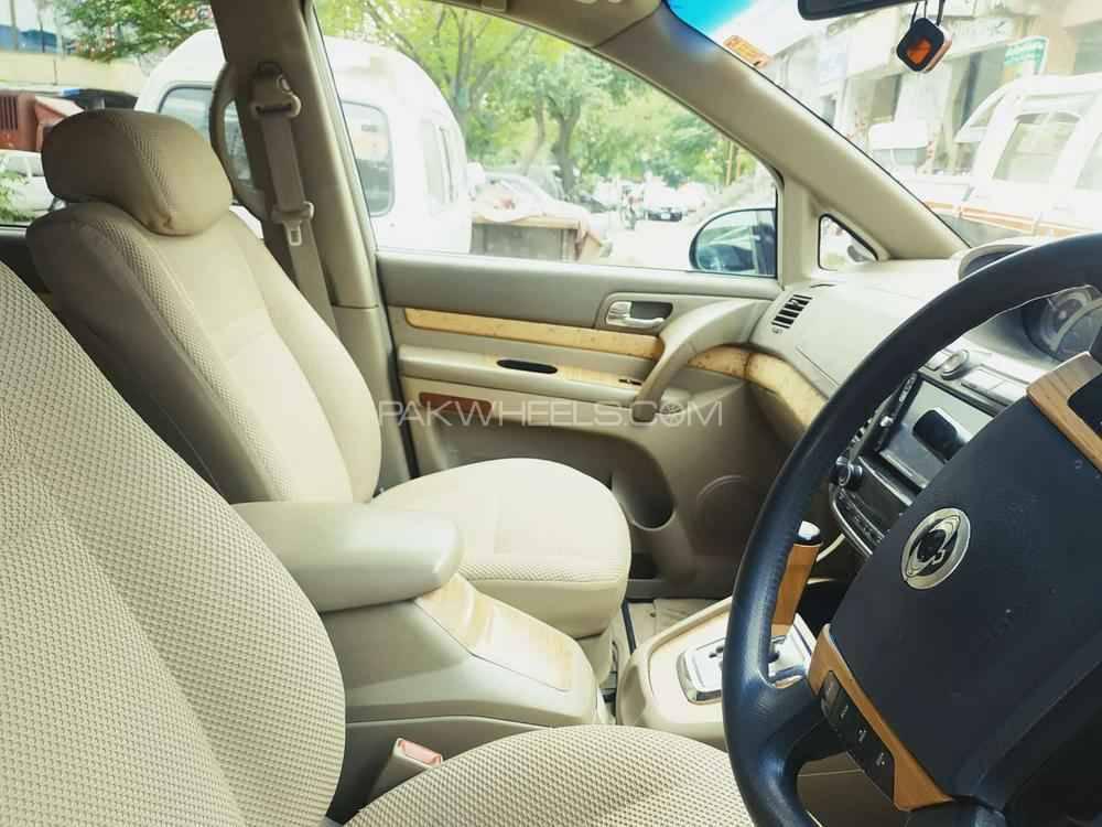 SsangYong Stavic 2005 for Sale in Faisalabad Image-1