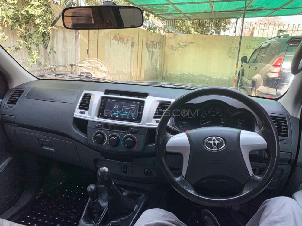 Toyota Hilux 2012 for Sale in Multan Toyota Hilux 2012 for Sale in Multan Image-9