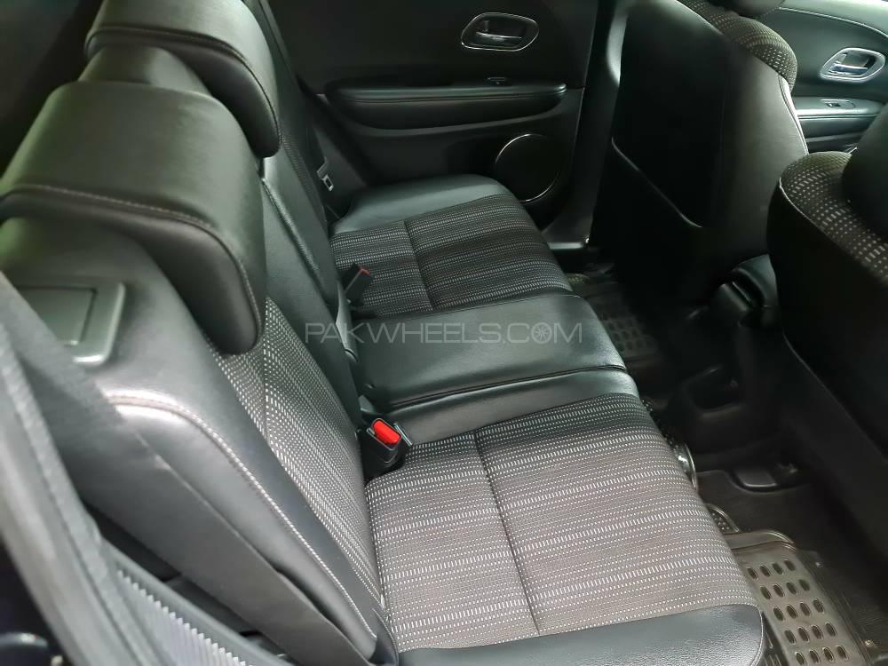 Honda Vezel 2015 for Sale in Multan Honda Vezel 2015 for Sale in Multan Image-13